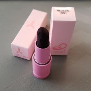 Jeffree Star Medieval Kisss